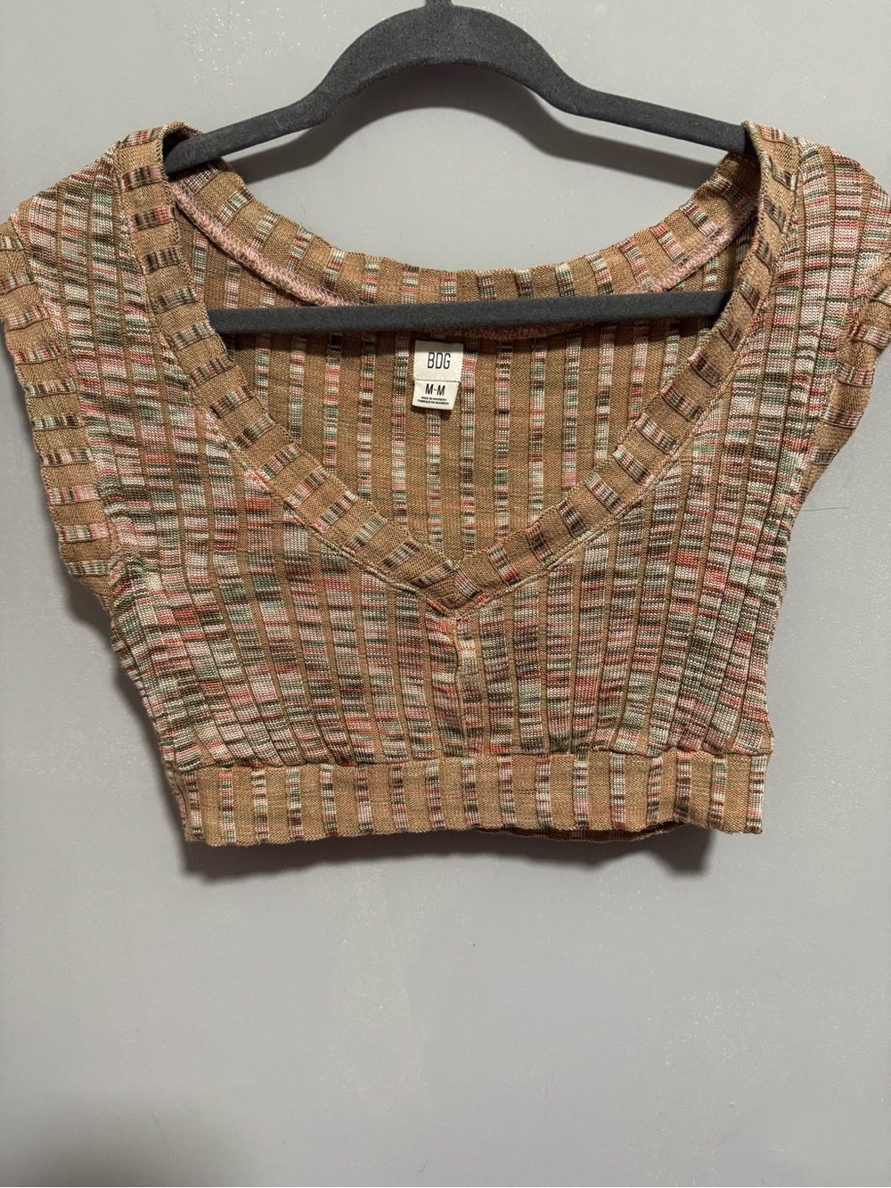 BDG- Urban Outfitters-/Ribbed V-Neck Cropped Knit Top. Size M